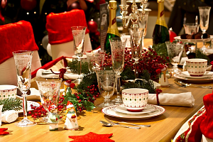 Χριστουγεννιάτικο τραπέζι: «Απογειώθηκε» η τιμή αγγουριών και ντοματών Πόσα θα κοστίσει το «οικονομικό» και πόσα το «πλούσιο»