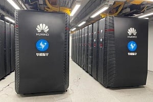 &Eta; &Kappa;ί&nu;&alpha; &epsilon;&pi;&epsilon;&nu;&delta;ύ&epsilon;&iota; 295 &delta;&iota;&sigma;. &delta;&omicron;&lambda;ά&rho;&iota;&alpha; &sigma;&tau;&eta;&nu; AI &ndash; &Tau;&omicron; &mu;&epsilon;&gamma;&alpha;&lambda;ύ&tau;&epsilon;&rho;&omicron; &epsilon;&theta;&nu;&iota;&kappa;ό &delta;ί&kappa;&tau;&upsilon;&omicron; data centers &sigma;&tau;&omicron;&nu; &kappa;ό&sigma;&mu;&omicron;