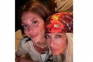 Η Άννα Βίσση κάνει διακοπές με την κόρη της στη Λέρο
