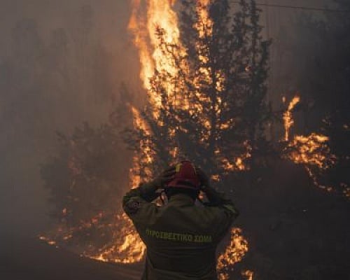 Νύχτα κόλασης για την Αττική, «παραμένει επικίνδυνη η κατάσταση»