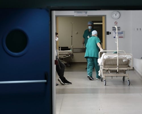 Καταδικάζει άσεμνες επιθέσεις ο ΟΚΥπΥ, γιατί δεν έχει τεθεί σε διαθεσιμότητα ο νοσηλευτής