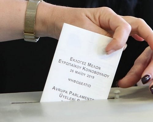 Ψήφο από τα 17 και αυτόματη εγγραφή στον εκλογικό κατάλογο αποφάσισε το Υπουργικό