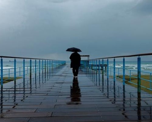 Πέφτει η θερμοκρασία: Επιστρέφει η σκόνη, πότε έρχονται βροχές και καταιγίδες