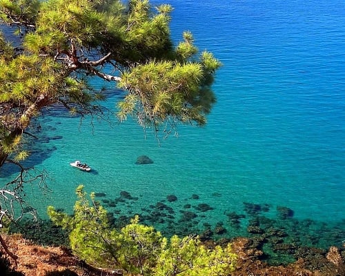 Πράματα και θάματα σε έκθεση της Ελεγκτικής Υπηρεσίας. Παρανομίες και περιβαλλοντικά σκάνδαλα