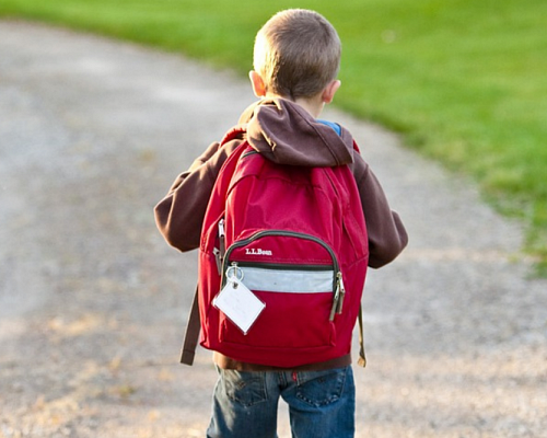 Καταγγελία «γροθιά στο στομάχι»: Παιδάκι εκλιπαρούσε με σπαρακτικούς λυγμούς να του ανοίξουν σε δομή φιλοξενίας (ΒΙΝΤΕΟ)