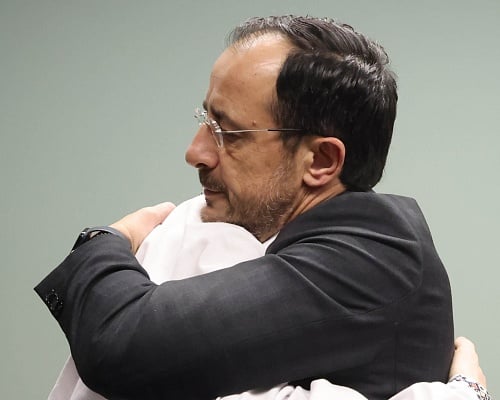 ΦΩΤΟ: Συγκινημένος ο ΠτΔ, είδε παιδιά που είχαν απαχθεί και αιχμαλωτιστεί στα κατεχόμενα Ουκρανικά εδάφη