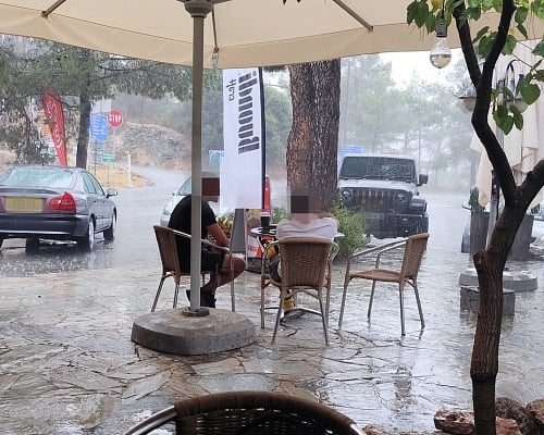 Άνοιξαν οι ουρανοί στα ορεινά - Βίντεο από τις βροχοπτώσεις