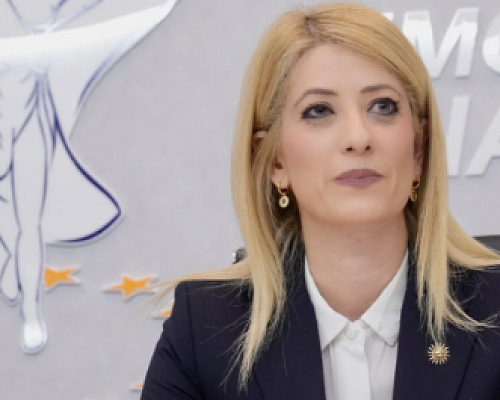 Αννίτα για πολλαπλές συντάξεις: «Κανείς αξιωματούχος αν μην λαμβάνει μισθό και σύνταξη»