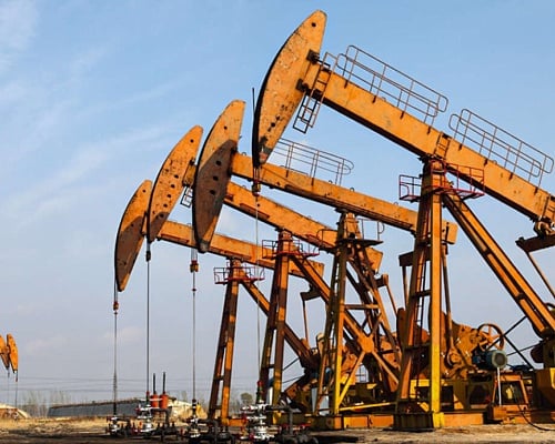 Άλμα άνω του 3% για το πετρέλαιο, στα $90 το brent μετά το χτύπημα του Ισραήλ στο Ιράν