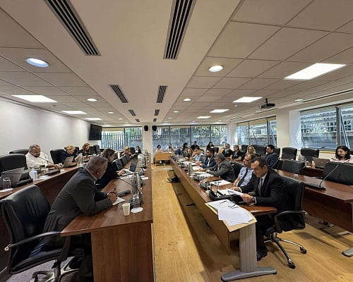 «Εάν με τους πεθαμένους δεν μπορούν να μιλήσουν, να έρτουν να με δουν εμένα...»