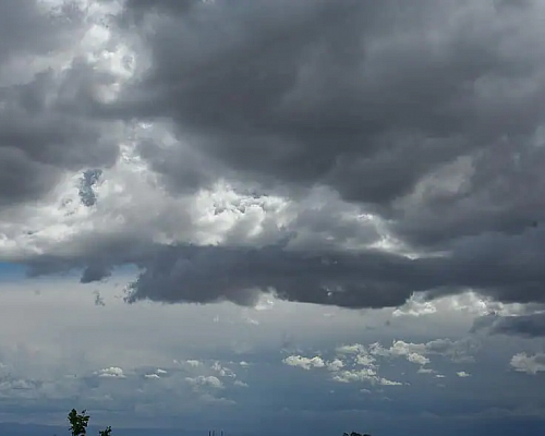 Μεμονωμένες βροχές στα ορεινά - Πτώση θερμοκρασίας την Παρασκευή