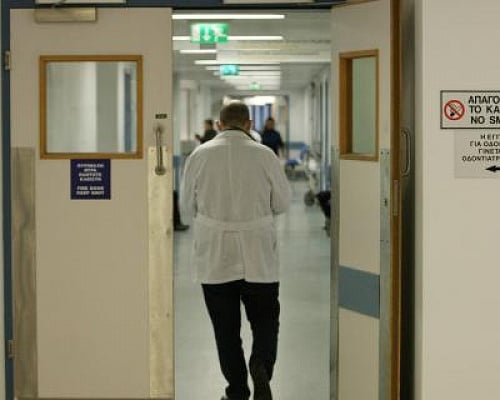 Δεν θα απεργήσουν τελικά οι γιατροί μετά από κυβερνητική παρέμβαση