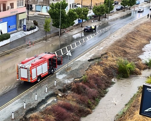 Παραμένει άστατος με βροχές, καταιγίδες και χαλάζι ο καιρός