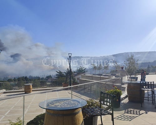 Δραματικές στιγμές στο Όμοδος. «Μας κύκλωσαν οι φλόγες, τα αφήσαμε όλα πίσω μας»