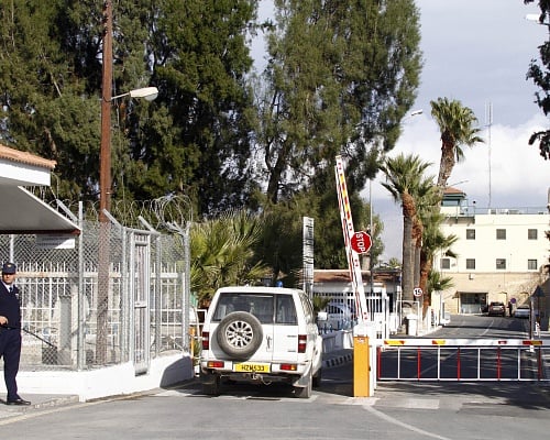 «Μήπως δεν ήταν αμέλεια;»: Αμείλικτα ερωτήματα για το πως επισκέπτης των Κεντρικών βρέθηκε στην κλούβα με κατάδικους «Μήπως δεν ήταν αμέλεια;»: Αμείλικτα ερωτήματα για το πως επισκέπτης των Κεντρικών βρέθηκε στην κλούβα με κατάδικους