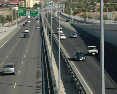 Μπαίνουν ηλεκτρονικές πινακίδες μεταβλητών μηνυμάτων στους αυτοκινητόδρομους Κλείνουν τμήματα του δρόμου