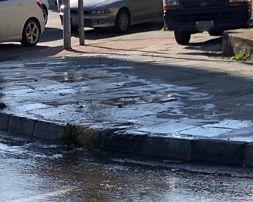 Ο «χάρτης» των διαρροών: Πως χιλιάδες τόνοι νερού χάνονται κάθε μέρα στο δρόμο