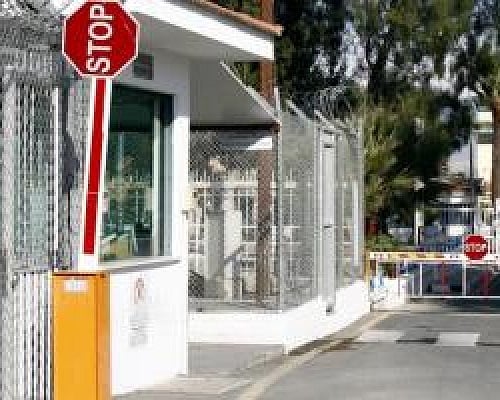 Έτσι έγινε η γκάφα με το... φόρτωμα επισκέπτη με κατάδικους στην κλούβα-Έπρεπε να ήταν έξι, έβαλαν και 7ο που δεν έφερε χειροπέδες Έτσι έγινε η γκάφα με το... φόρτωμα επισκέπτη με κατάδικους στην κλούβα-Έπρεπε να ήταν έξι, έβαλαν και 7ο που δεν έφερε χειροπέδες