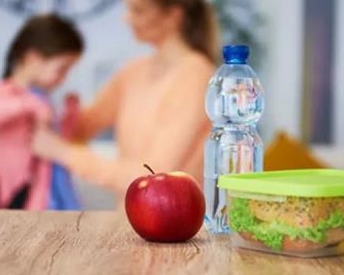 Επισκέφτηκε σχολεία που προσφέρουν «Πρωινό για όλους» και ενημερώθηκε για το πρόγραμμα η ΥΠΑΝ-Κατέγραψε εισηγήσεις και σχόλια