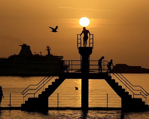 Καιρός… για παραλία, σημαδεύει 38 το θερμόμετρο. Πότε υποχωρεί η ζέστη