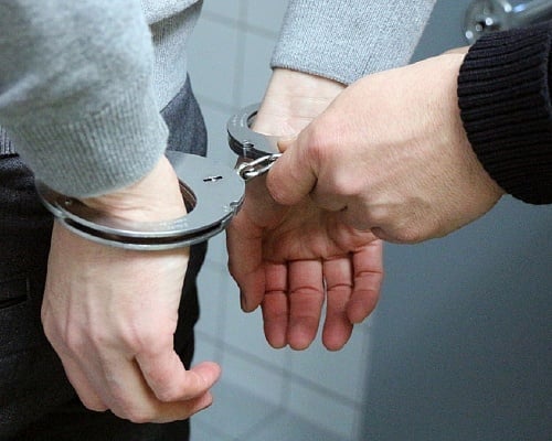 Χειροπέδες σε ανήλικο για την φωτιά σε σχολείο της Λεμεσού