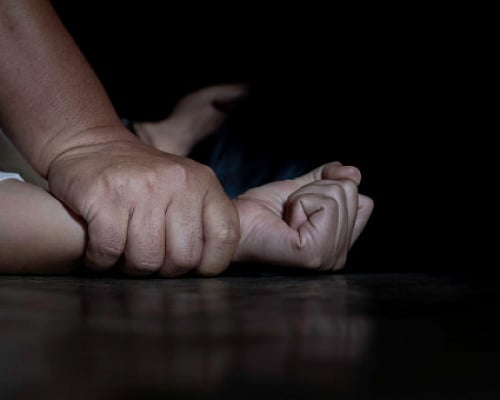 Μετατραυματικό στρες και κοινωνικός φόβος: Η επόμενη μέρα της καταγγελίας ενός βιασμού