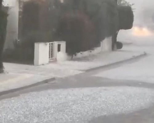 Δεν λέει να καλοκαιριάσει: Μέχρι πότε θα συνεχίσουν οι βροχές κι οι καταιγίδες Θα δούμε ξανά χαλάζι