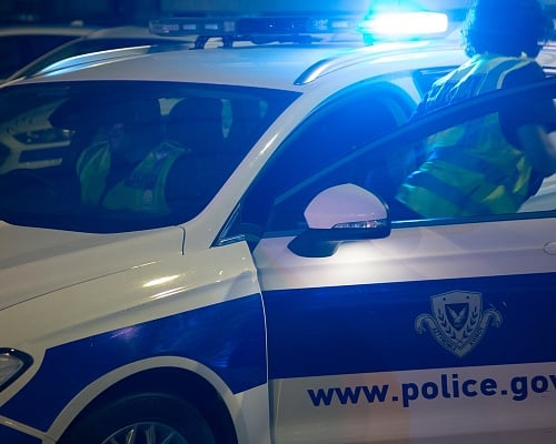Μεθυσμένος φώναζε και προκαλούσε ανησυχία στην Πάφο. Πληροφορία ότι κρατούσε μαχαίρι
