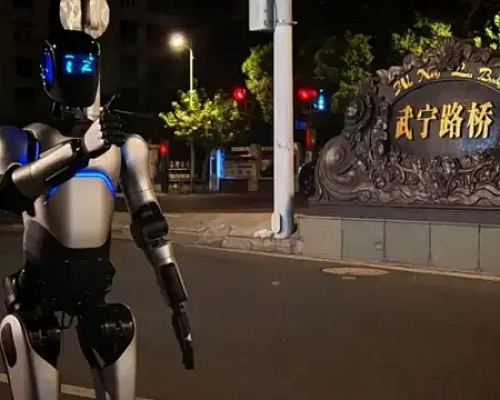 Ρεκόρ Γκίνες για ανθρωπόμορφο ρομπότ - Περπάτησε 106 χλμ σε 3 ημέρες (VID)