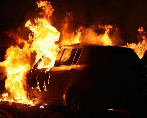 Λεμεσός: Στις φλόγες πέντε οχήματα - Τα δύο ανήκουν σε ένα ιδιοκτήτη