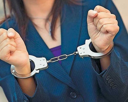 Υπόθεση 37χρονης: «Ο κατάδικος θέλει τα λεφτά του» - «Δεν θυμάμαι έτσι πράμα»