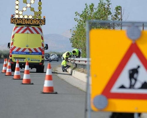 Προσέκρουσε σε πινακίδα οδικών έργων στον αυτοκινητόδρομο. Ένα πρόσωπο στο νοσοκομείο