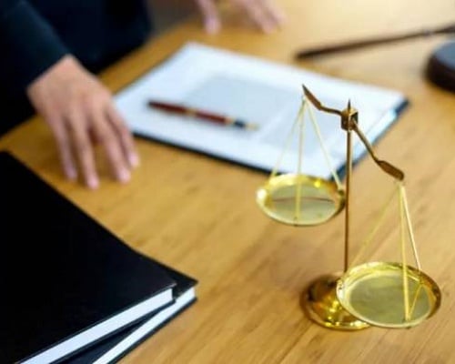 Απίστευτο κι όμως κυπριακό: Δικηγόρος ασκούσε το επάγγελμα ενώ εξέτιε ποινή φυλάκισης!