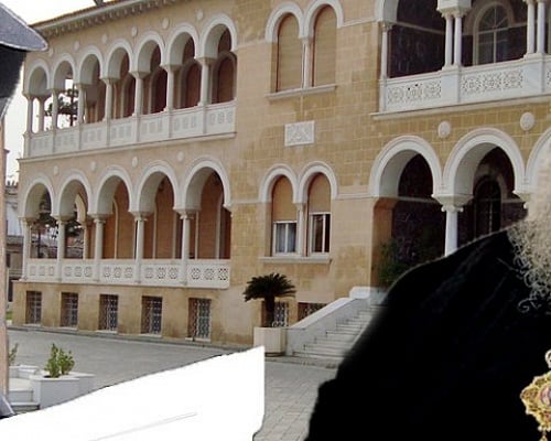 Το νέο σχίσμα των πιστών, ο κλάδος ελαίας με αστερισκό του Αρχιεπισκόπου και η κρίσιμη απόφαση του Τυχικού