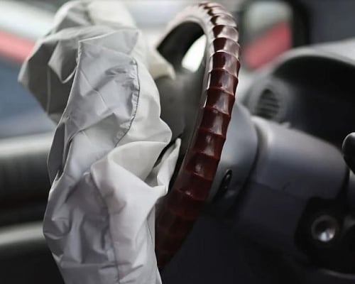 TAKATA: 1300 πολίτες αναμένουν ραντεβού για αντικατάσταση -Τι αναφέρει το ΤΟΜ