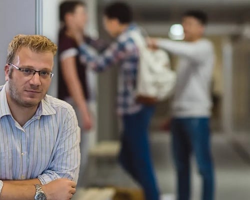 «Πρωτόγνωρες συνθήκες»: Τι κρύβεται πίσω από την έξαρση βίας από ανήλικους