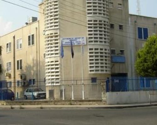 Πήδηξε περίφραξη σταθμού και επιτέθηκε σε γυναίκα αστυνομικό 40χρονος-Τον είχαν απομακρύνει προηγουμένως από χώρο φιλοξενίας