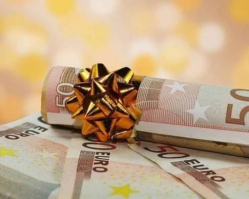 Μποναμάς €100 σε κάθε πολύτεκνη οικογένεια, «Δεν επαρκεί ούτε για μία επίσκεψη σε υπεραγορά»