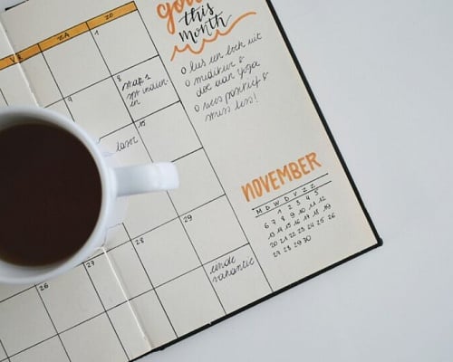 Πότε πέφτουν οι αργίες του 2026 – Ο πλήρης οδηγός για τριήμερα και διακοπές