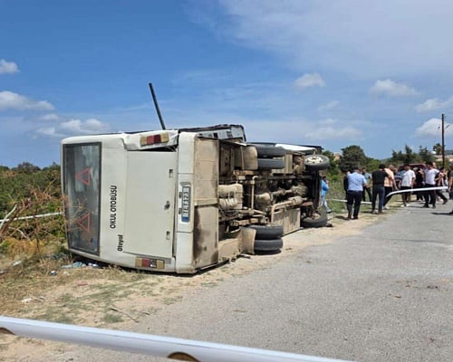 Ανατράπηκε λεωφορείο με μαθητές στα κατεχόμενα. 11 τραυματίες (pics)