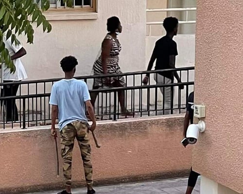 «Τραγικό συμβάν»: Ανήλικος επιτέθηκε σε κοινωνικό λειτουργό σε δομή φιλοξενίας στη Λευκωσία