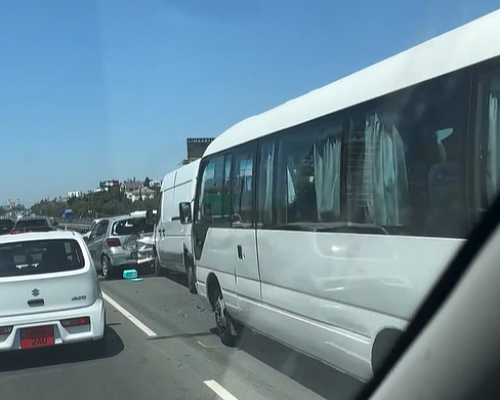 ΒΙΝΤΕΟ / Νέα καραμπόλα στον αυτοκινητόδρομο: Τροχαίο ατύχημα 5 οχημάτων με δύο τραυματίες Έκλεισε λωρίδα