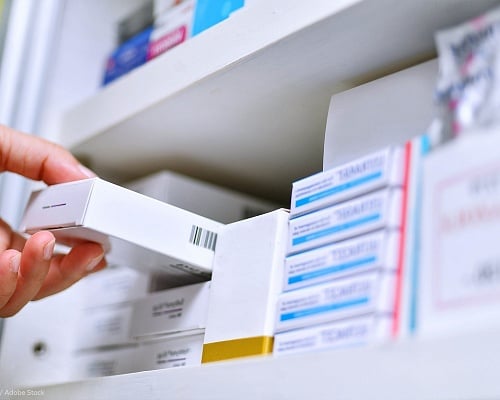 Απίστευτο / ΒΙΝΤΕΟ: Απορρίπτουν σωτήρια φάρμακα σε καρκινοπαθείς- «Μα θα δίνουμε σε ασθενείς με το ένα πόδι στον τάφο;»