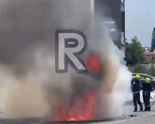 ΚΟΛΟΣΣΙ: Το βαν έγινε στάχτη μέσα σε λίγα λεπτά – Μέσα επέβαιναν τρία παιδιά, το ένα με αναπηρία -(Βίντεο)