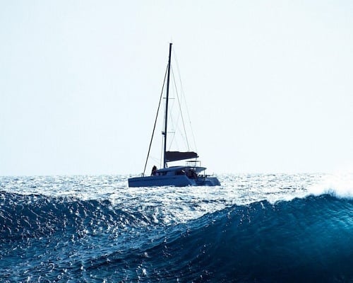 ΑΙΣΙΟ ΤΕΛΟΣ: Οι επιβάτες του ιστιοφόρου καλά στην υγεία τους μετά την περιπέτεια στη θάλασσα