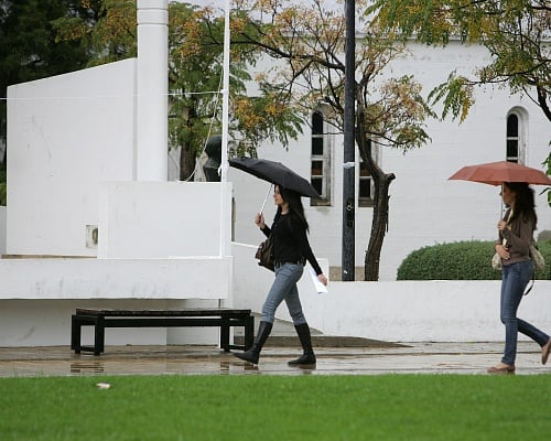 Ο καιρός σήμερα: Ίσως και καταιγίδα στα ορεινά, έρχεται πτώση θερμοκρασίας