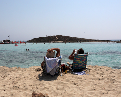 Καιρός για βουτιές, στους 38 βαθμούς ο υδράργυρος