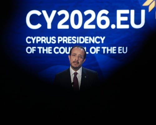 Το Προεδρικό απαντά με 45 λέξεις: «Κακόβουλο» και «προϊόν μοντάζ» το βίντεο