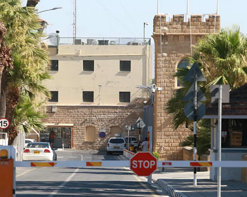 Αναστάτωση στις Κεντρικές Φυλακές Βρέθηκε σπασμένη η αντένα του συστήματος για τα τηλέφωνα