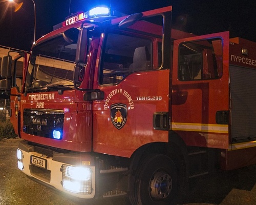 Σε εμπρησμό οφείλεται η φωτιά σε οχήματα έξω από μηχανουργείο - Τα δύο ανήκαν σε 49χρονο